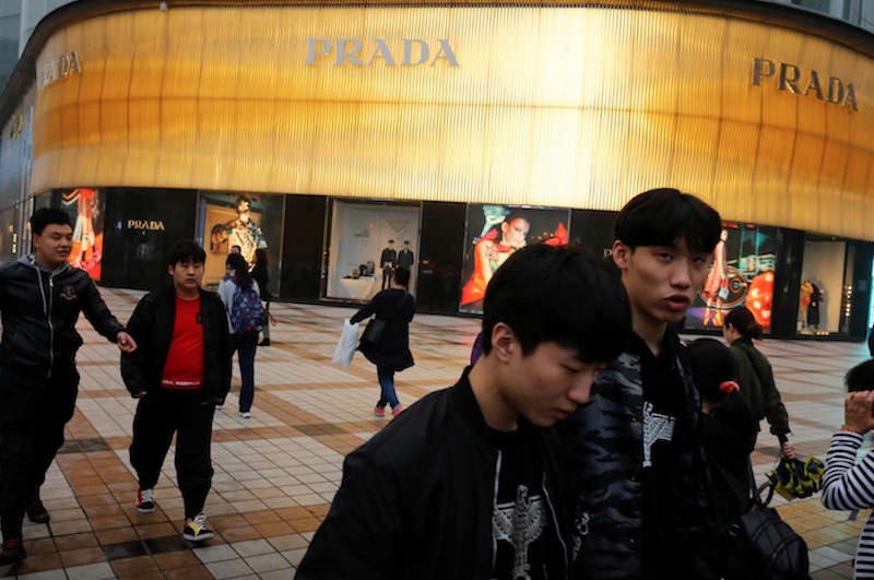Chinese Shoppers Line Up for Louis Vuitton After Price Hike