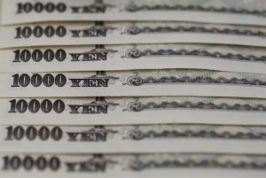 Japan Will Prop Up Yen Until Freefall Risk Fades: Ex-BoJ Chief