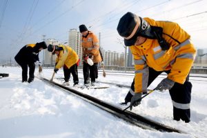 Freezing Weather Disrupts New Year Trips Home by Millions of Chinese