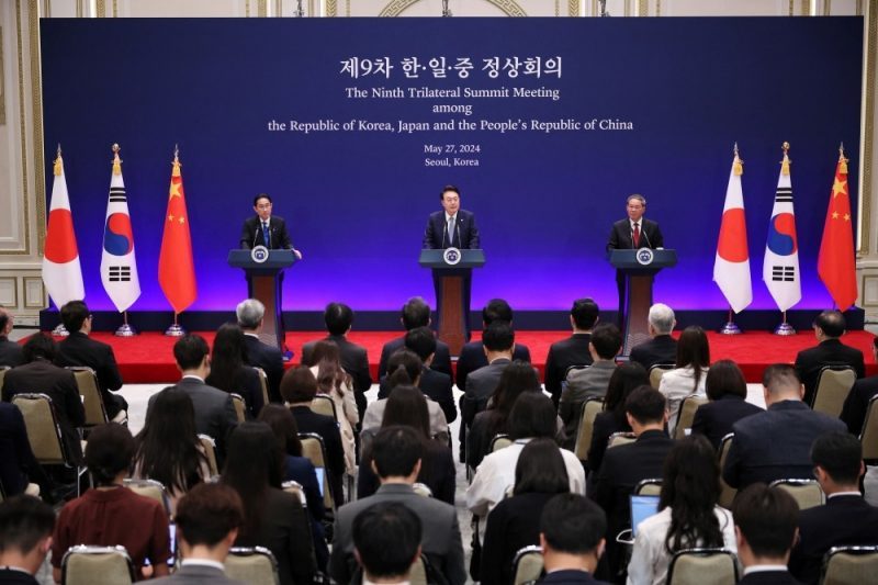 China Welcomes ‘New Beginning’ Of Ties with Korea, Japan