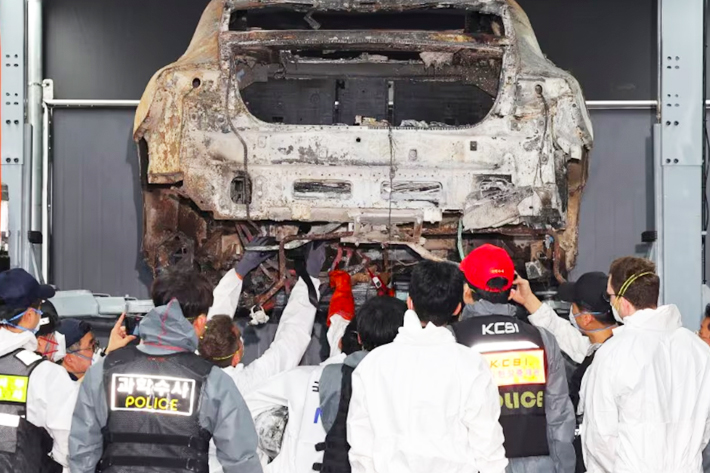 Officials from police, fire, National Forensic Service and Mercedes-Benz conduct a second joint forensic examination of an electric car that caught fire in the underground parking lot of an apartment complex on August 1 in Incheon