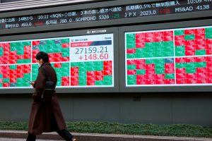 Hang Seng’s Hot Streak Continues, Middle-East Drags on Nikkei