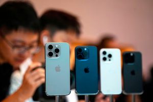 New iPhone Uses Arm Chip Tech as Apple Eye AI Upgrades: FT