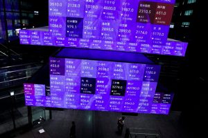 Hang Seng Flat, China Stocks Edge Ahead on Policy Bets